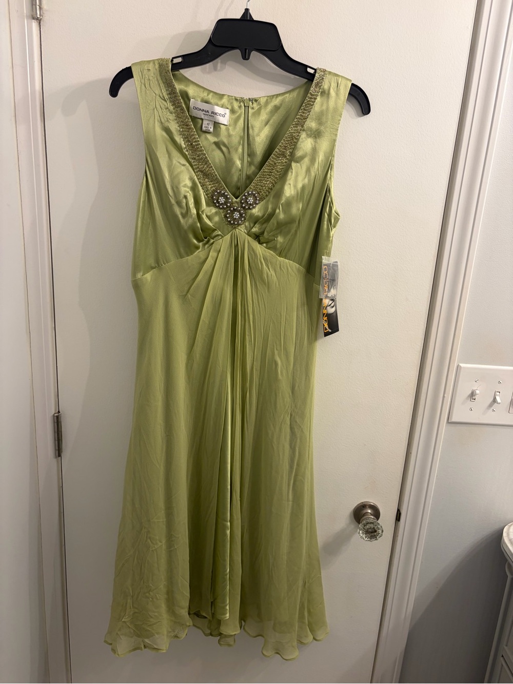 Donna Ricco Light Green Embellished V-Neck Evening Dress